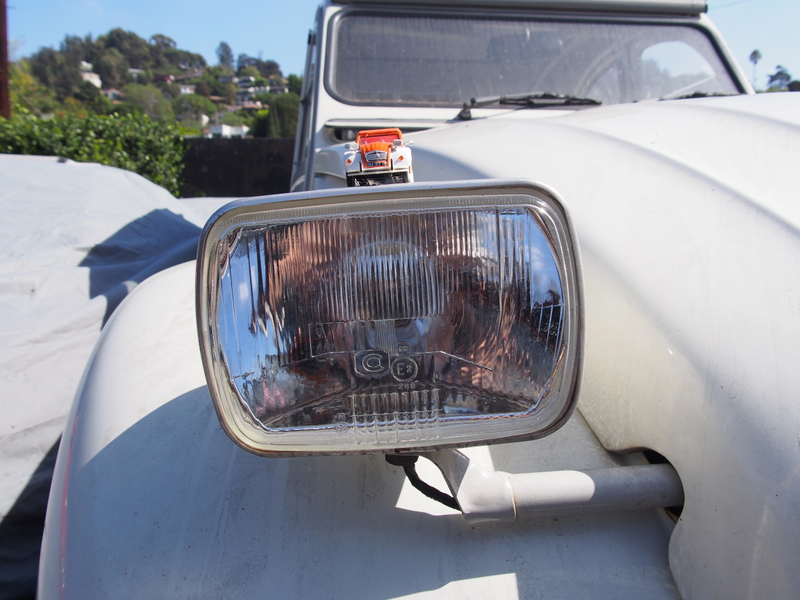 Illustration for article titled 2 Horses 70 Years: Citroƫn 2CV Spot